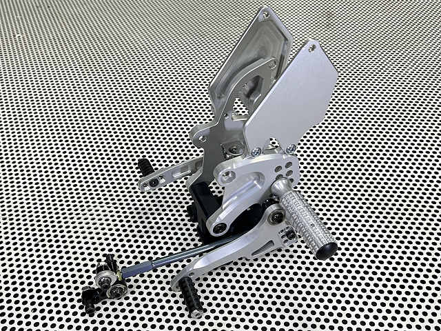 38212 XSR900 バックステップ 社外品 MT09にも(ヤマハ用)｜売買された